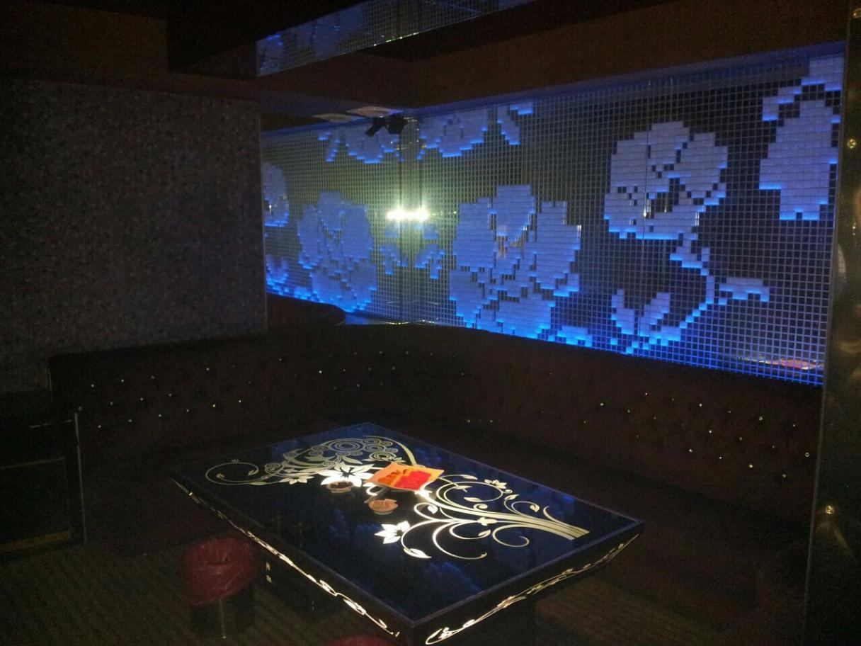 香閣酒店怎麼玩？香閣里拉小框便服店消費與進場前重點